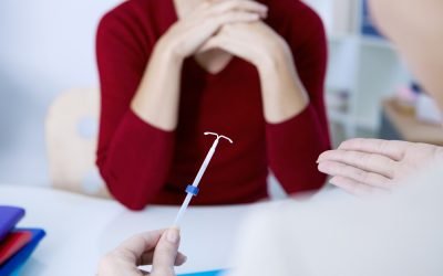 Qual a diferença entre DIU hormonal e não hormonal?