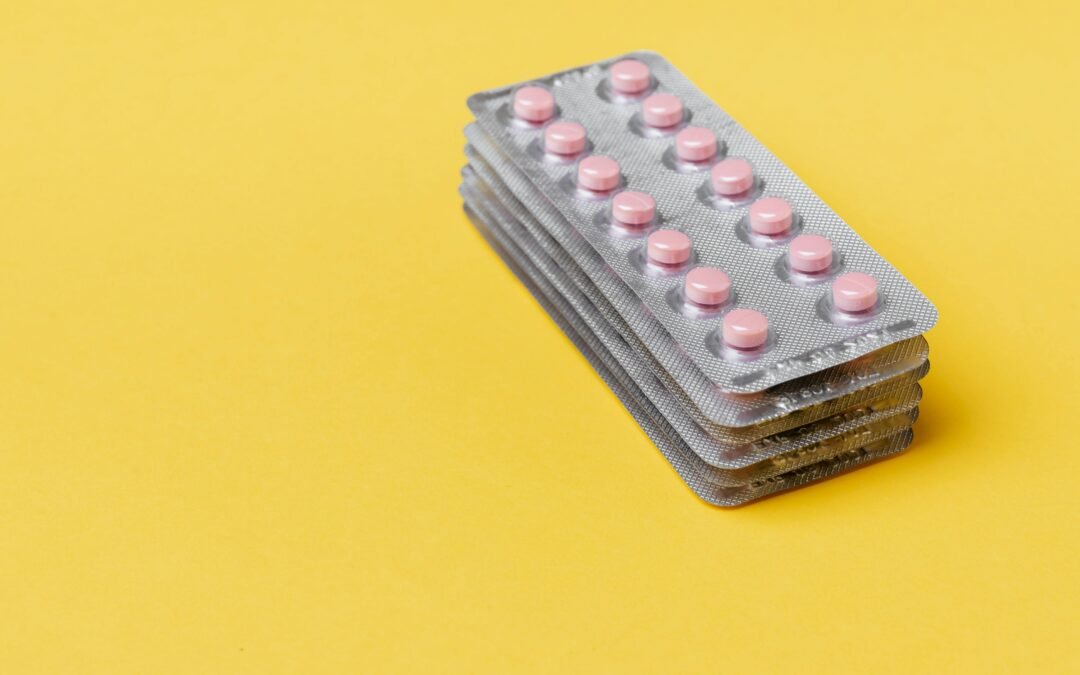 Qual o papel do estrogênio via vaginal para melhorar uma das principais queixas da menopausa?